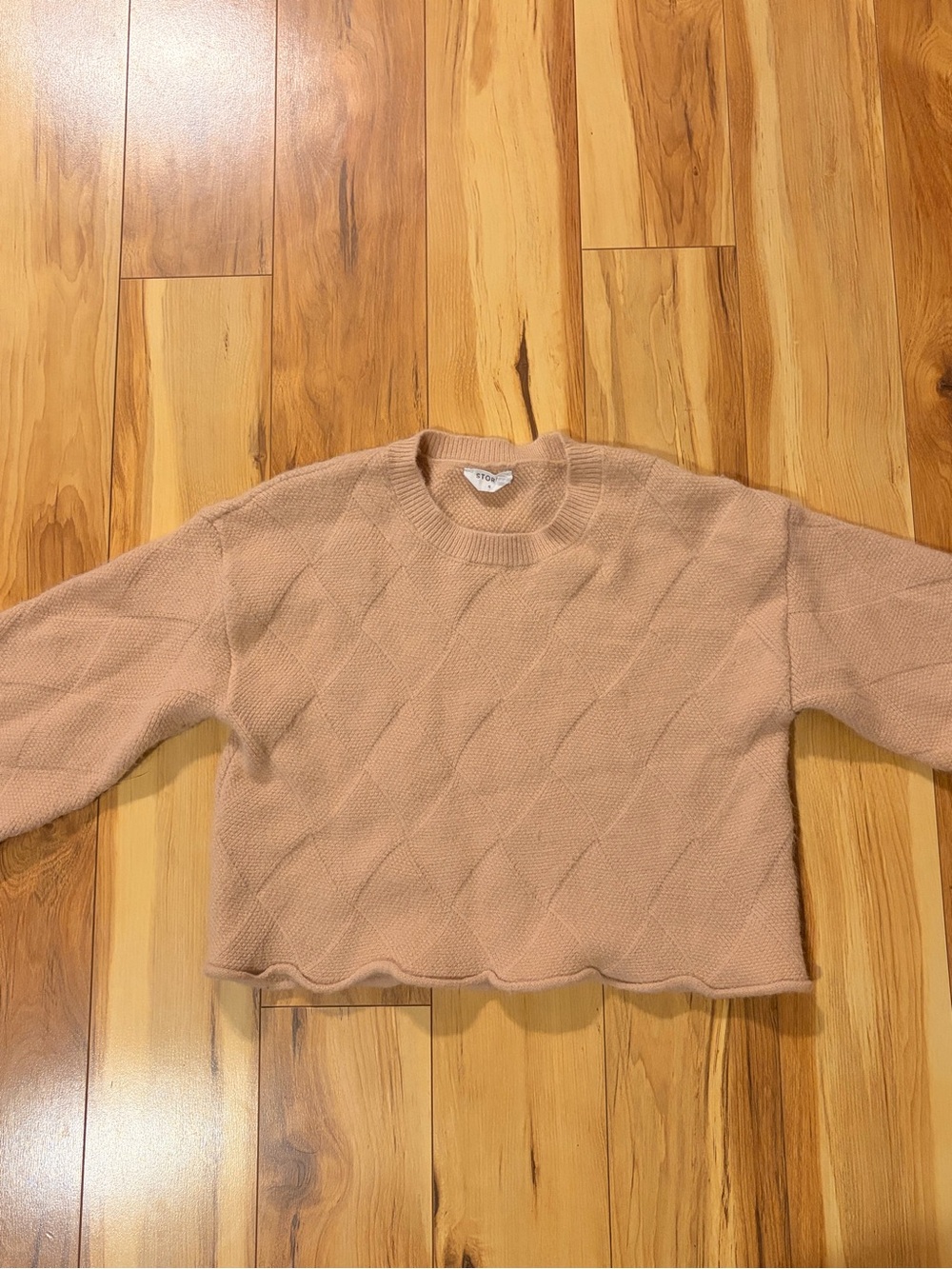 Storia Scalloped Hem Crewneck Sweater in Tan